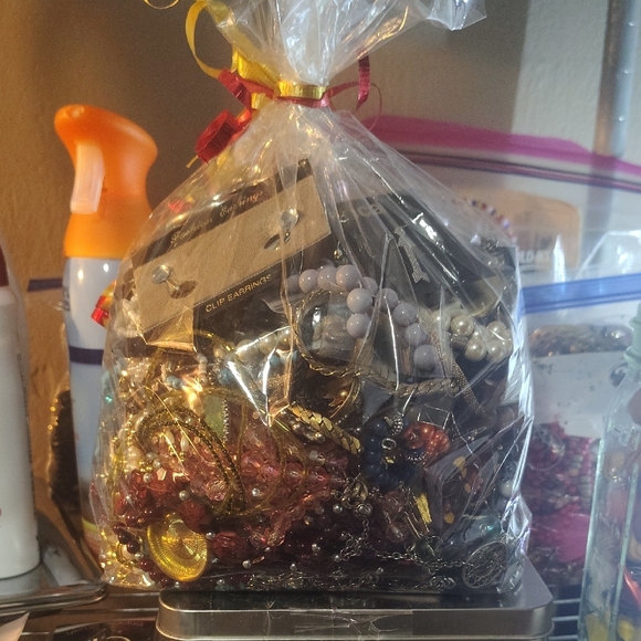 Elegant Multicolor Jewelry Assortment - Picture 3 of 4